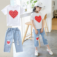 Mädchen weißes T-Shirt zerrissene Jeans Kinderanzug